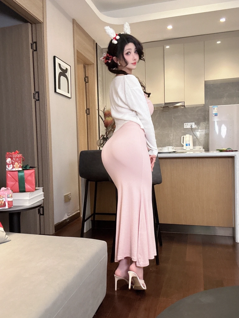 rioko凉凉子《圣诞草莓蛋糕》主题写真：32张全套美图，含10个视频
