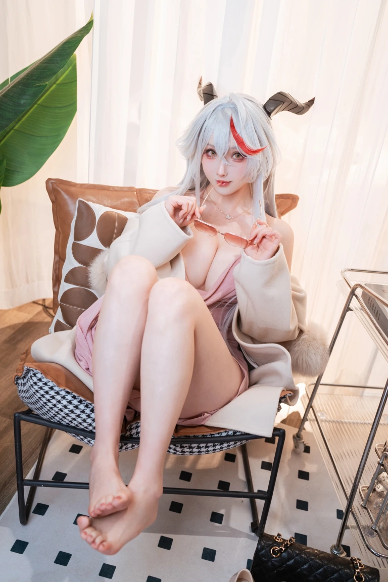rioko凉凉子《埃吉尔居家》主题写真：31张全套美图