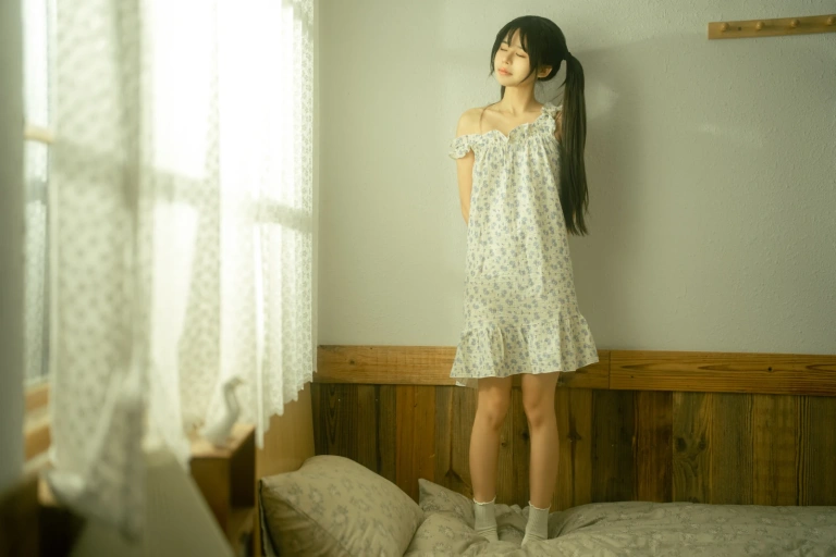 rua阮阮《小翠花》主题写真：24张全套美图
