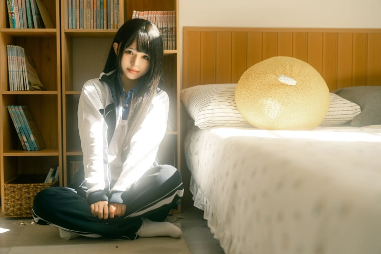 rua阮阮《居家少女》主题写真：40张全套美图