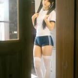 rua阮阮《春の更衣室 体操服》主题写真：47张全套美图