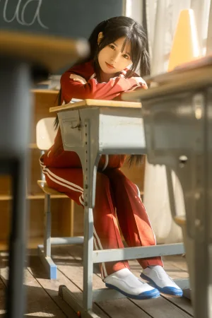 rua阮阮《课间的阳光 红色校服》主题写真：42张全套美图