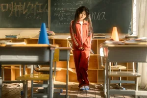 rua阮阮《课间的阳光 红色校服》主题写真：42张全套美图