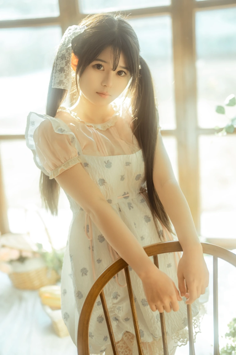 rua阮阮《花房 小裙子》主题写真：54张全套美图