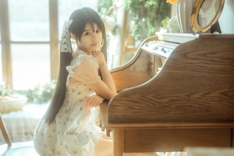 rua阮阮《花房 小裙子》主题写真：54张全套美图