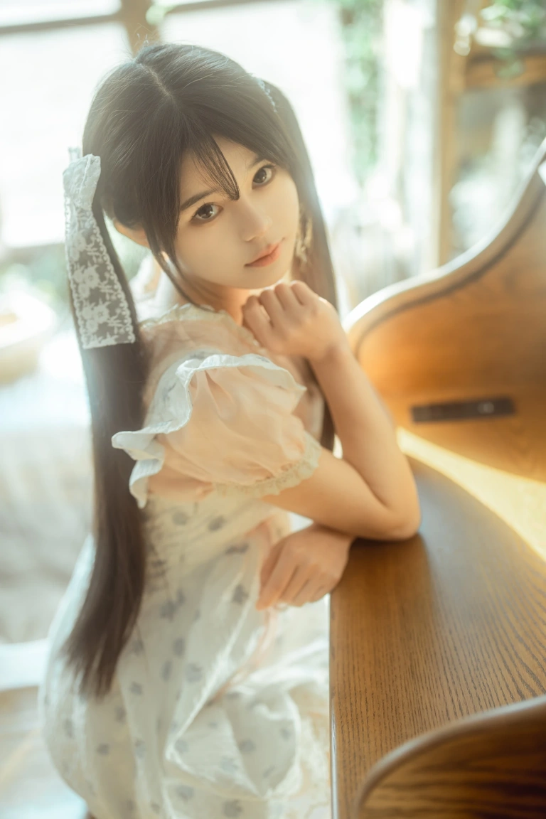 rua阮阮《花房 小裙子》主题写真：54张全套美图