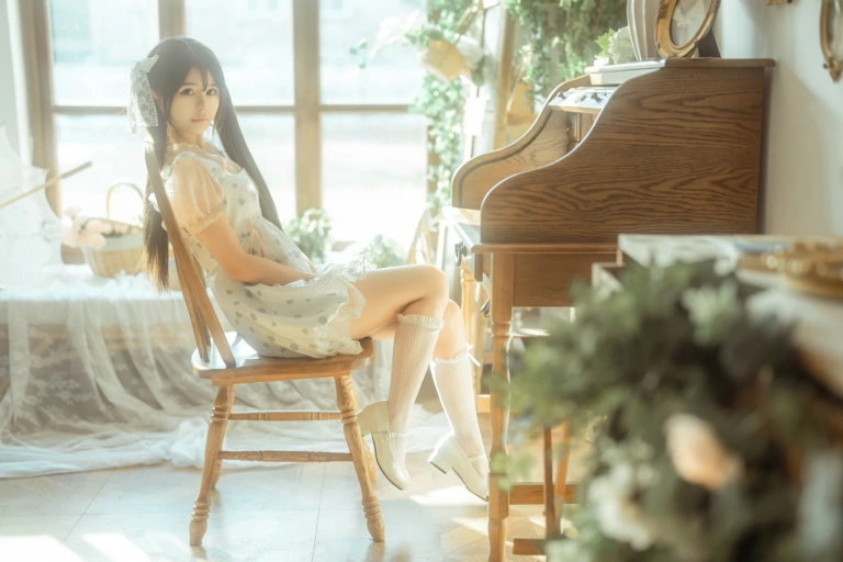 rua阮阮《花房 小裙子》主题写真：54张全套美图