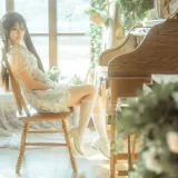 rua阮阮《花房 小裙子》主题写真：54张全套美图