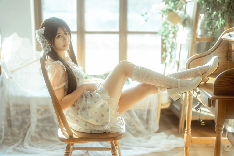 rua阮阮《花房 小裙子》主题写真：54张全套美图