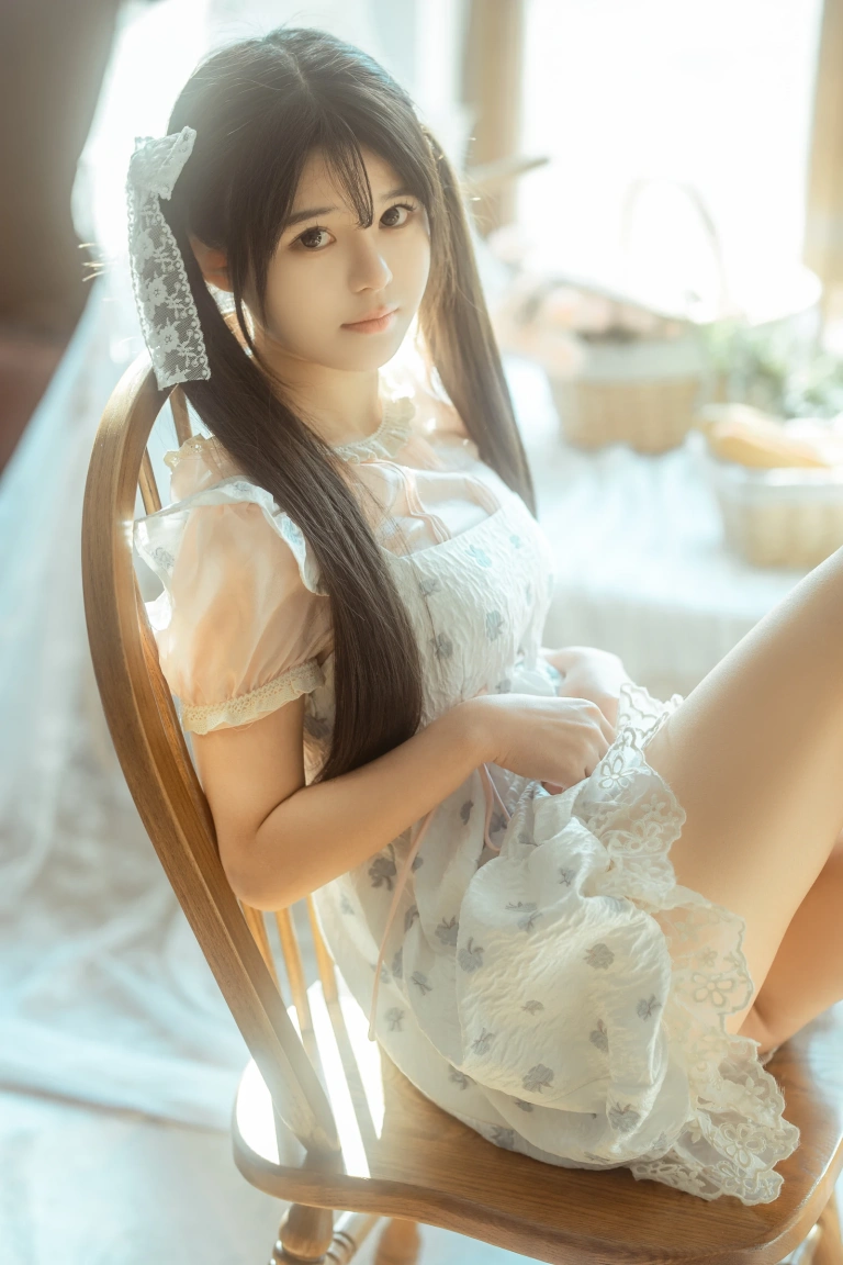 rua阮阮《花房 小裙子》主题写真：54张全套美图