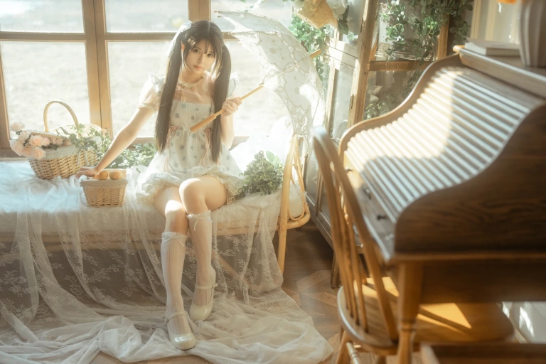 rua阮阮《花房 小裙子》主题写真：54张全套美图