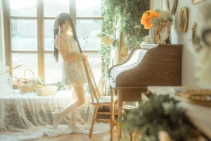 rua阮阮《花房 小裙子》主题写真：54张全套美图