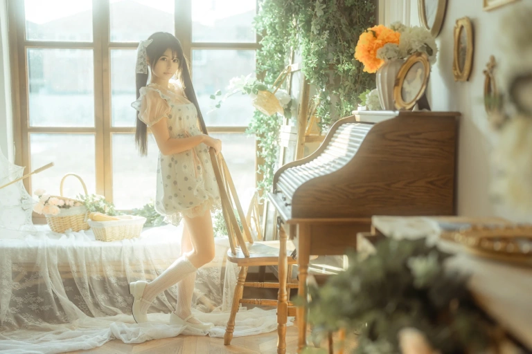rua阮阮《花房 小裙子》主题写真：54张全套美图
