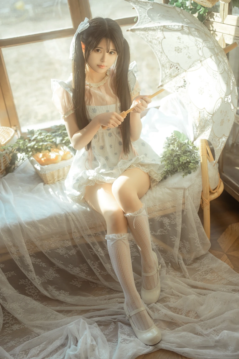 rua阮阮《花房 小裙子》主题写真：54张全套美图