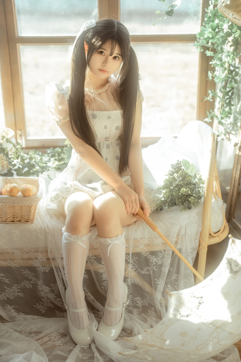 rua阮阮《花房 小裙子》主题写真：54张全套美图
