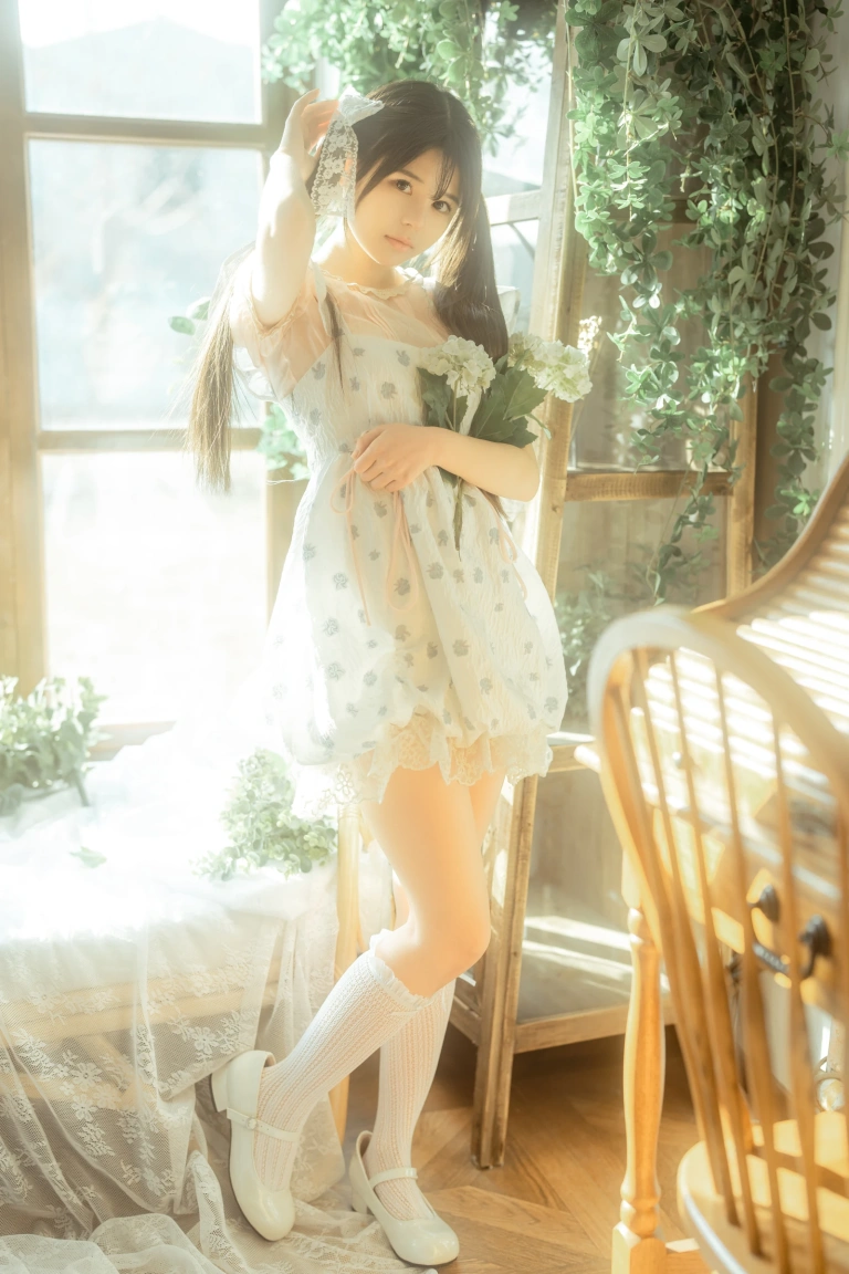 rua阮阮《花房 小裙子》主题写真：54张全套美图