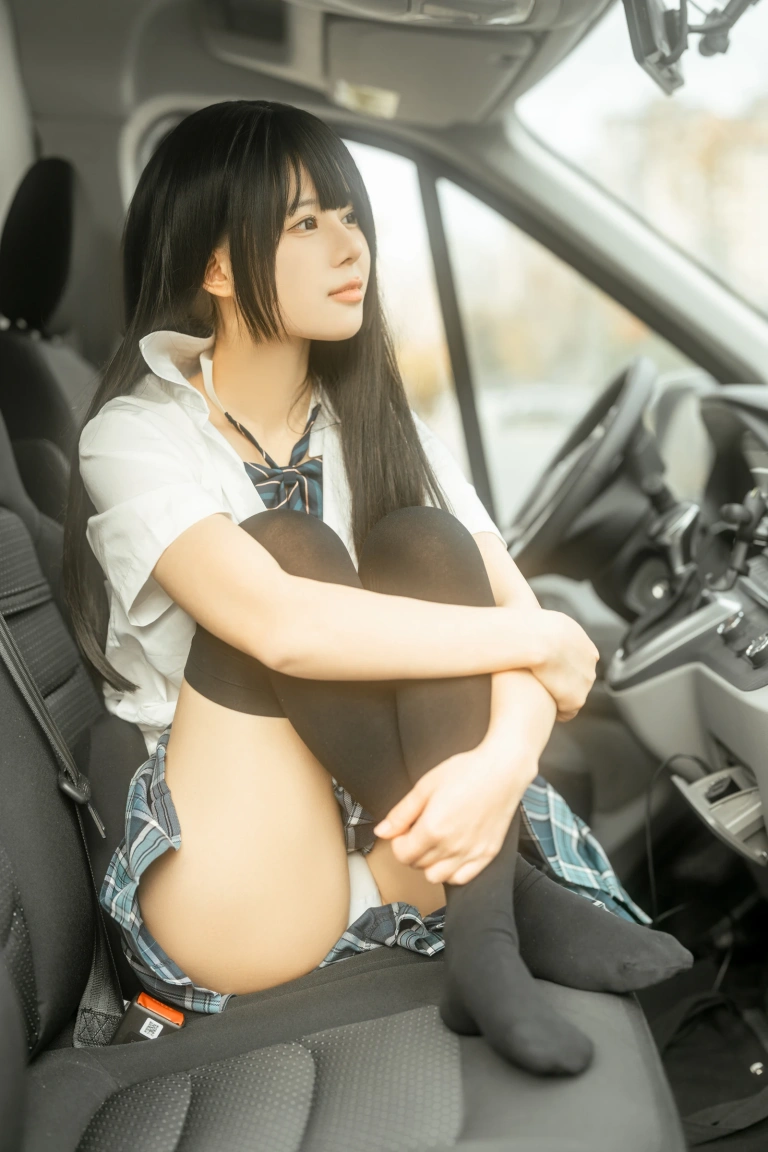 rua阮阮《房车JK》主题写真：41张全套美图