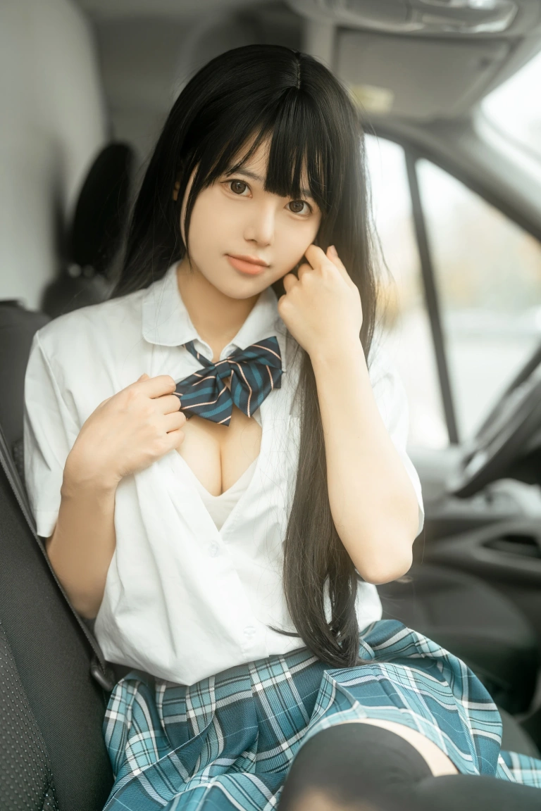 rua阮阮《房车JK》主题写真：41张全套美图
