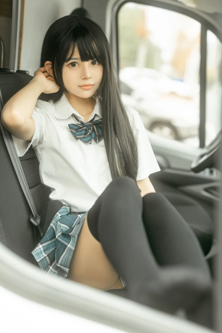 rua阮阮《房车JK》主题写真：41张全套美图