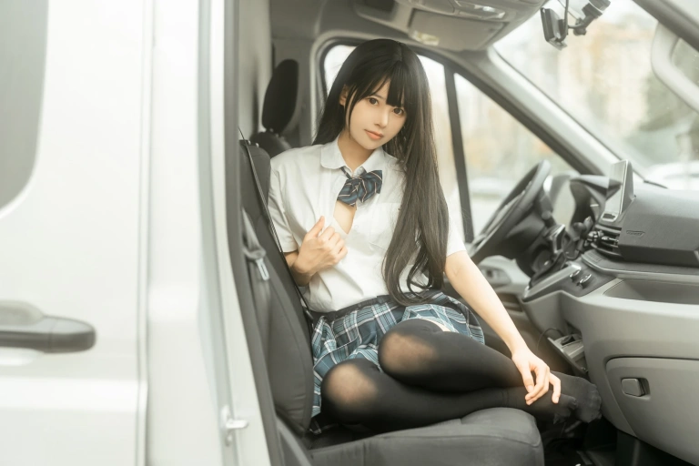 rua阮阮《房车JK》主题写真：41张全套美图