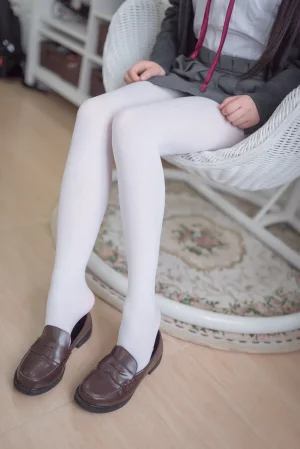 雪琪SAMA《JK白丝纯腿》主题写真：46张全套美图