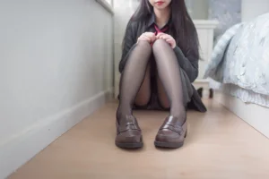 雪琪SAMA《JK黑丝纯腿》主题写真：45张全套美图