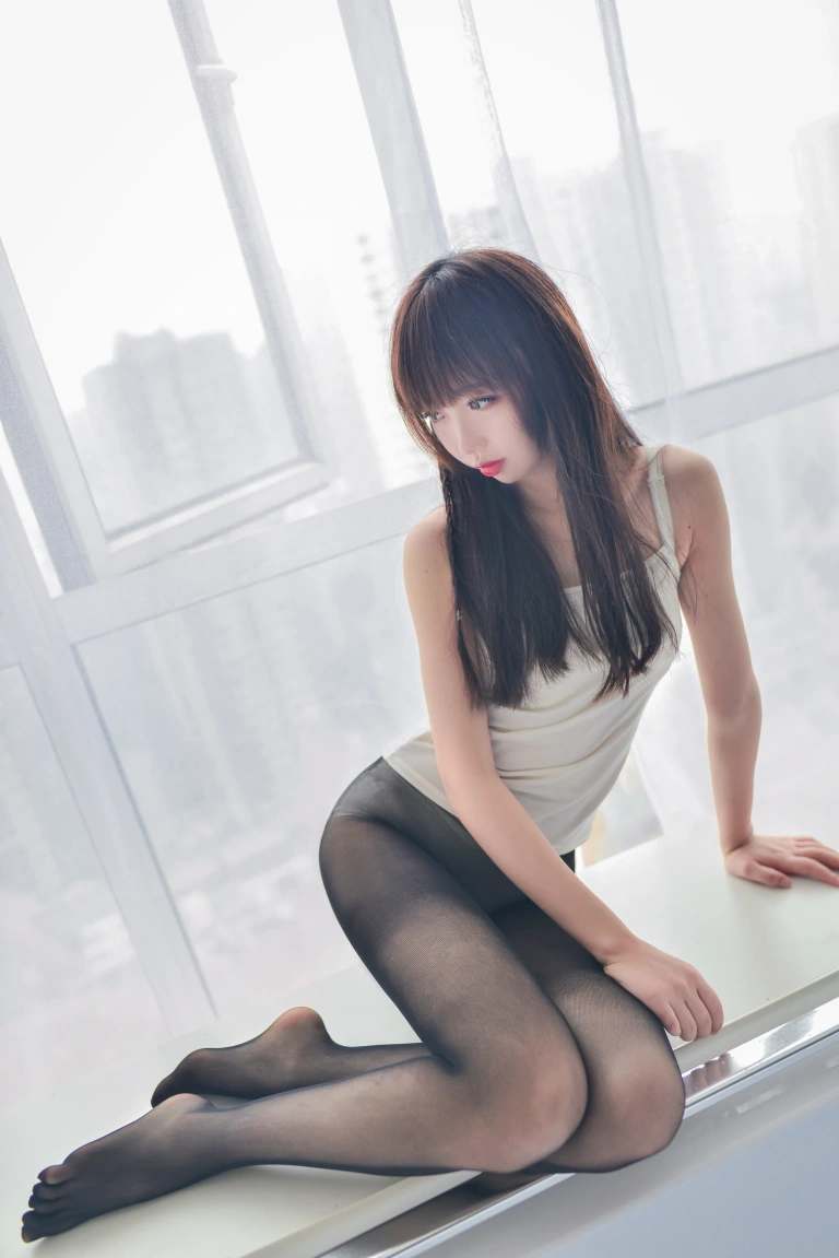 雪琪SAMA《白色纯棉吊带》主题写真：30张全套美图