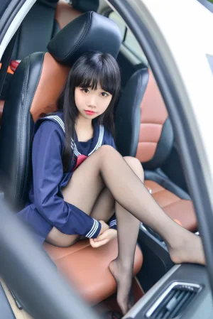 雪琪SAMA《车内JK》主题写真：20张全套美图