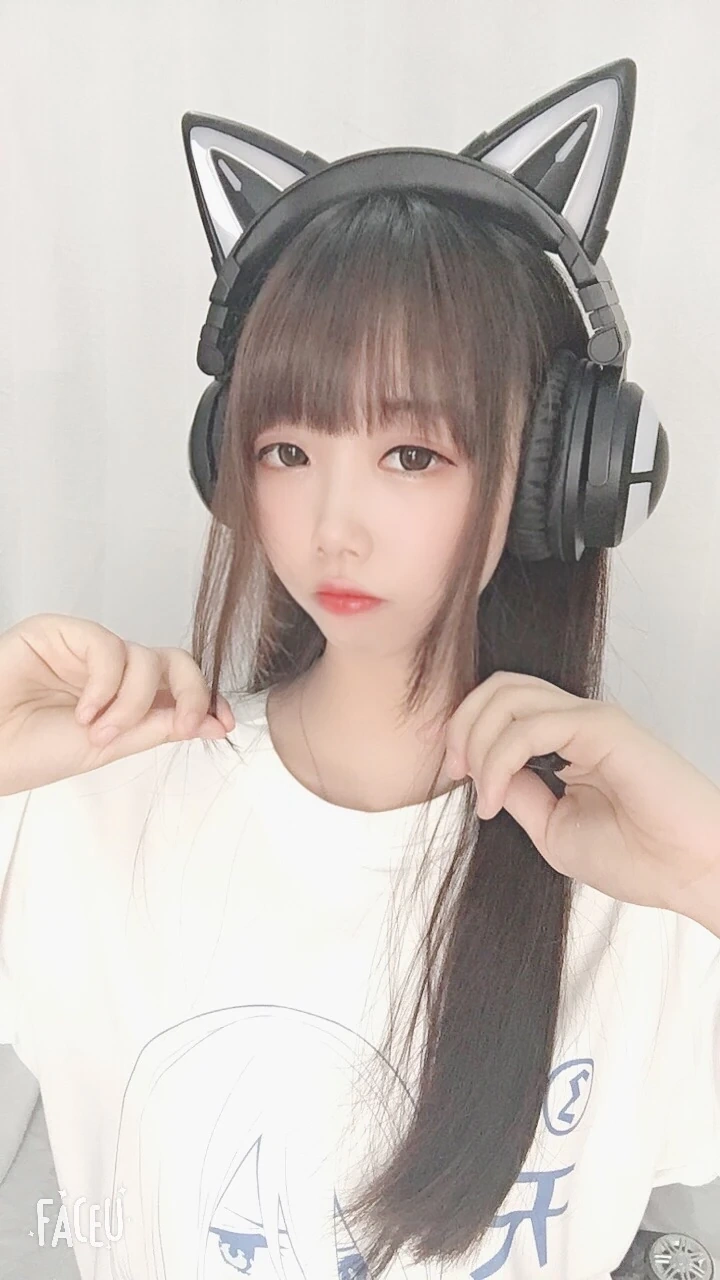 雪琪SAMA《干物妹自拍图包（赠送浴巾自拍）》主题写真：37张全套美图，含5个视频