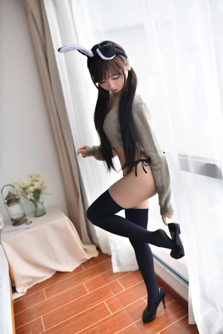 雪琪SAMA《灰兔兔》主题写真：50张全套美图