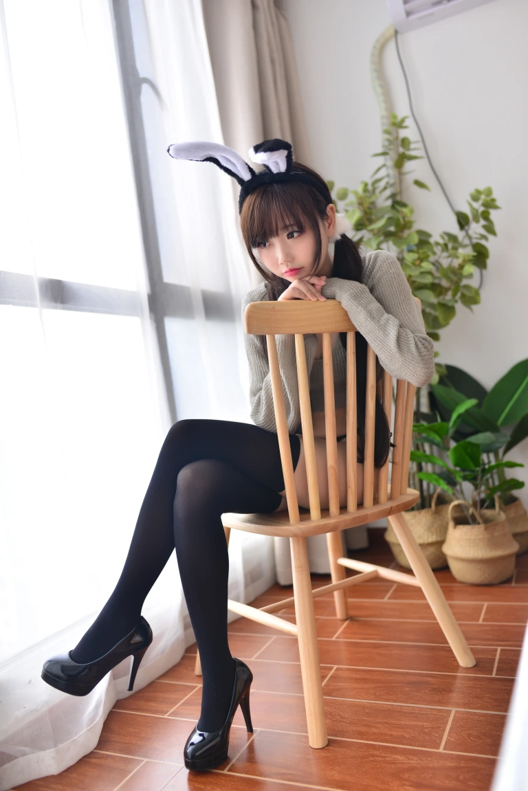 雪琪SAMA《灰兔兔》主题写真：50张全套美图