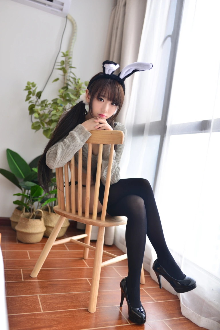 雪琪SAMA《灰兔兔》主题写真：50张全套美图