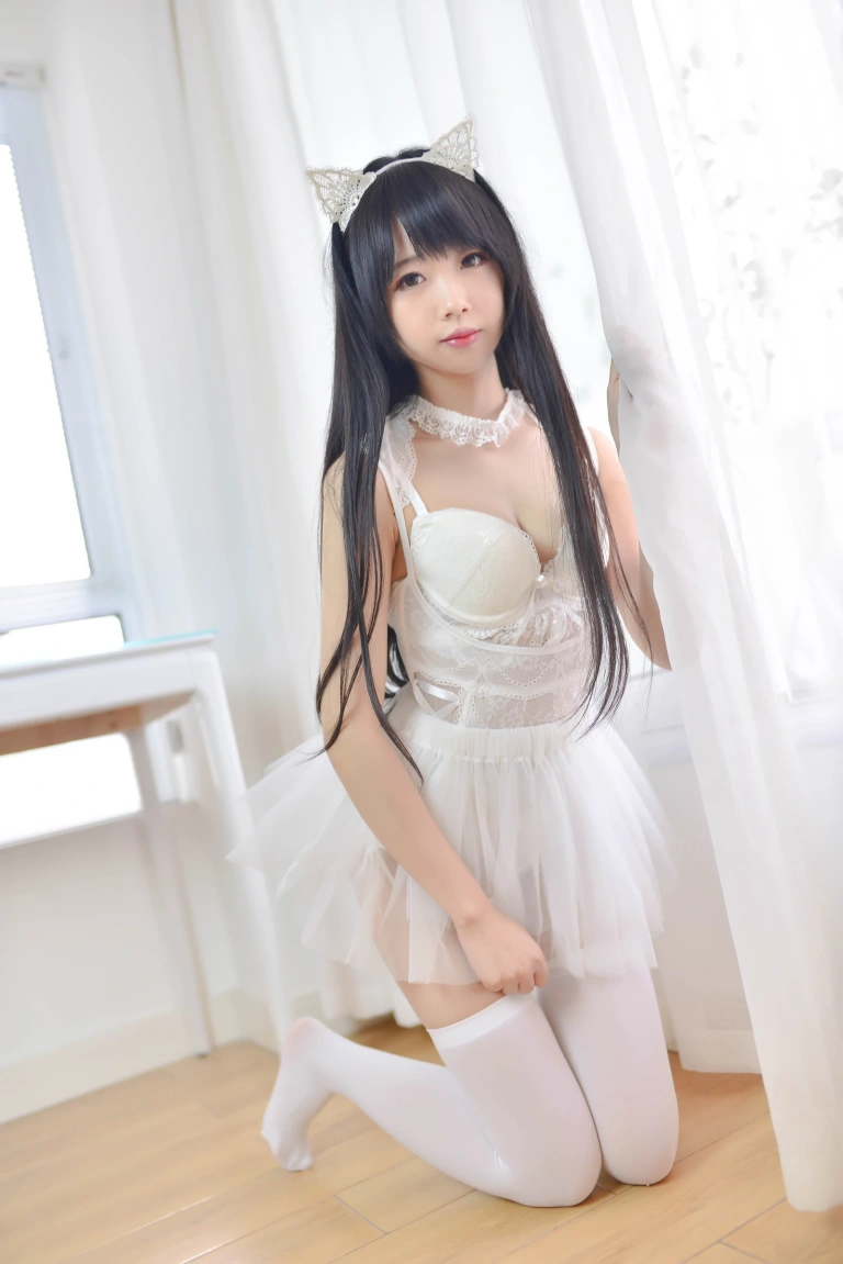 雪琪SAMA《猫系少女白猫》主题写真：31张全套美图