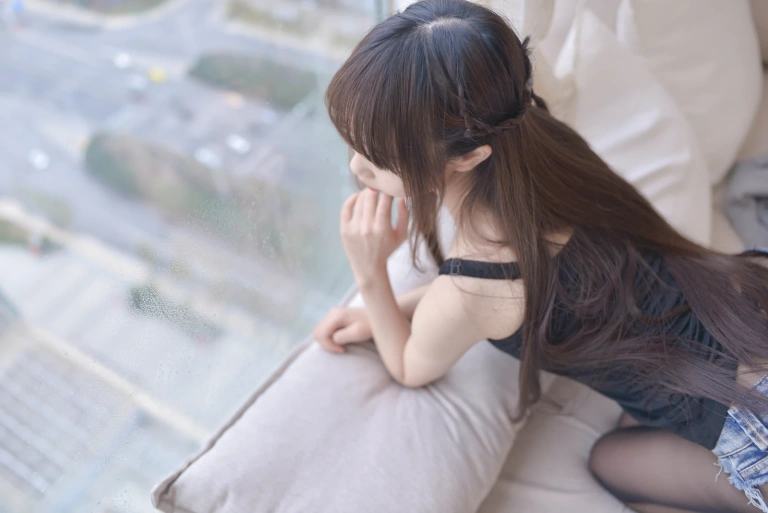 雪琪SAMA《牛仔黑丝大姐姐》主题写真：51张全套美图