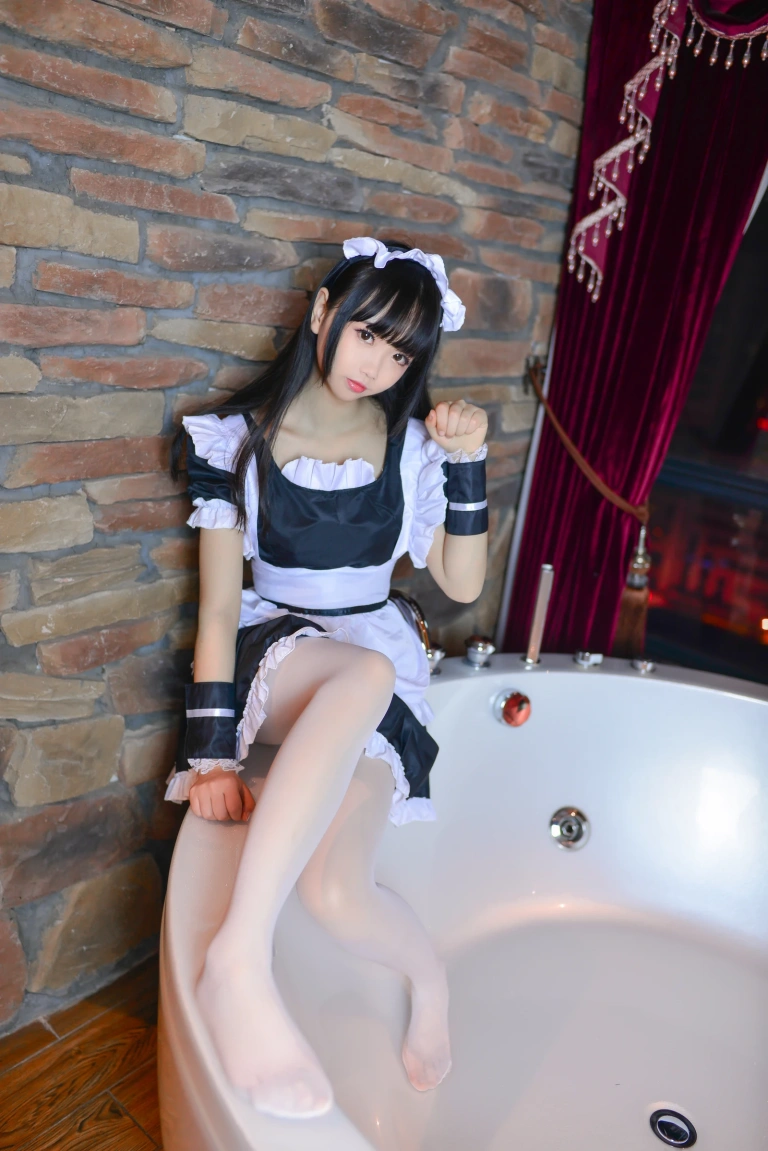 雪琪SAMA《女仆》主题写真：25张全套美图