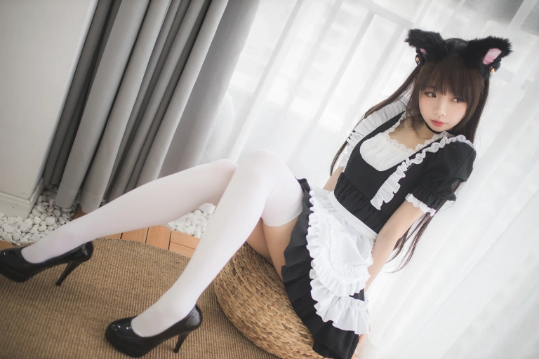 雪琪SAMA《女仆普通版》主题写真：30张全套美图