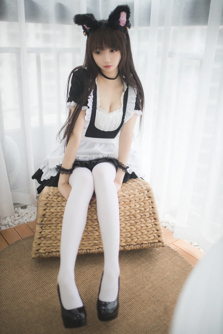 雪琪SAMA《女仆普通版》主题写真：30张全套美图