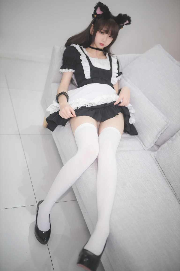 雪琪SAMA《女仆普通版》主题写真：30张全套美图