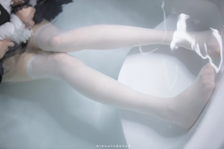 雪琪SAMA《女仆水下版》主题写真：22张全套美图，含1个视频