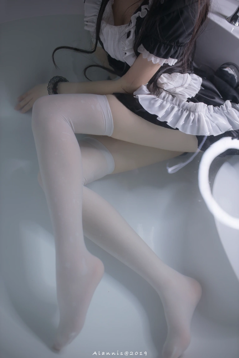 雪琪SAMA《女仆水下版》主题写真：22张全套美图，含1个视频