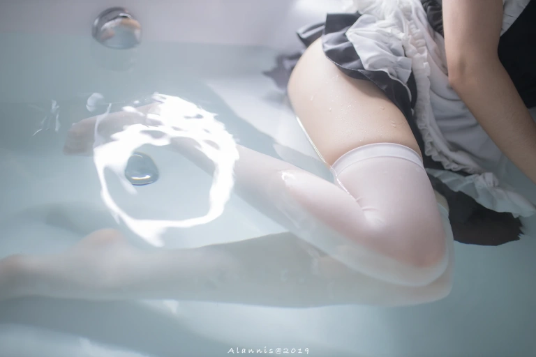 雪琪SAMA《女仆水下版》主题写真：22张全套美图，含1个视频