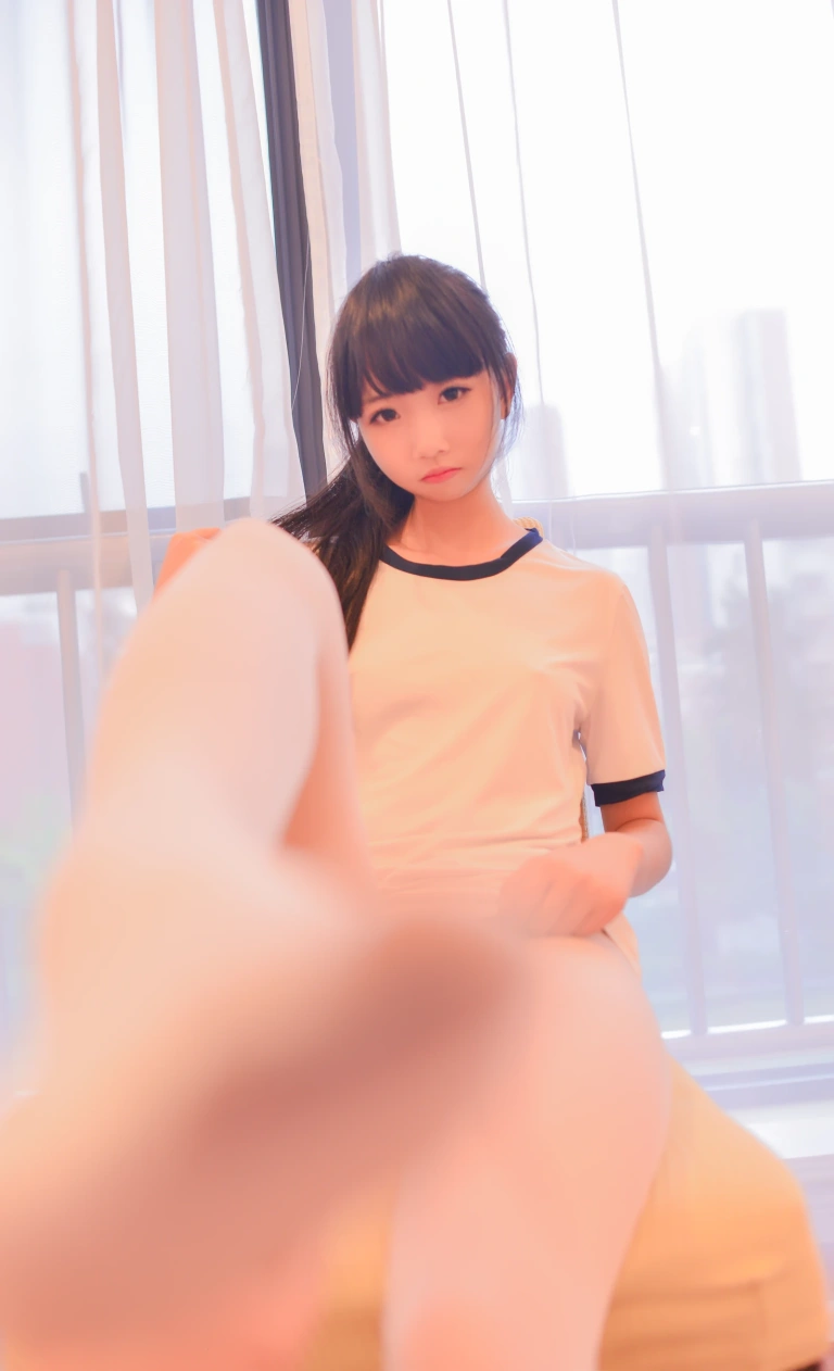 雪琪SAMA《体操服》主题写真：17张全套美图