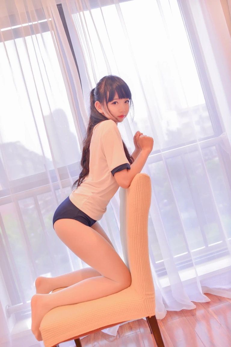 雪琪SAMA《体操服》主题写真：17张全套美图