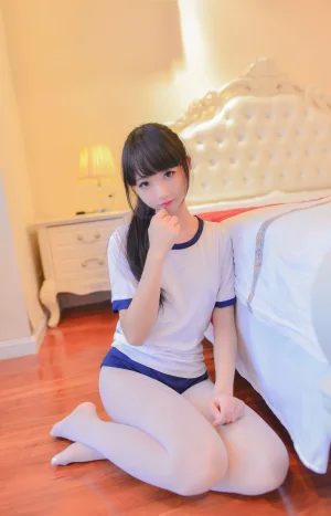 雪琪SAMA《体操服》主题写真：17张全套美图
