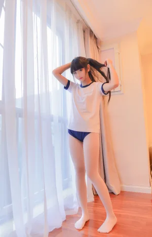 雪琪SAMA《体操服》主题写真：17张全套美图