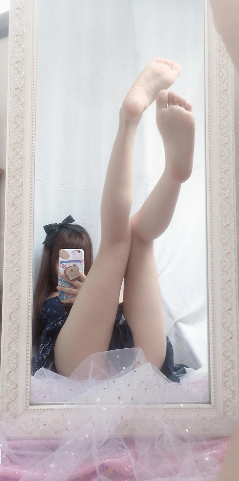 雪琪SAMA《自拍足控》主题写真：15张全套美图，含4个视频