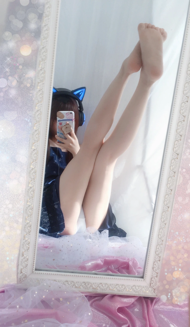 雪琪SAMA《自拍足控》主题写真：15张全套美图，含4个视频