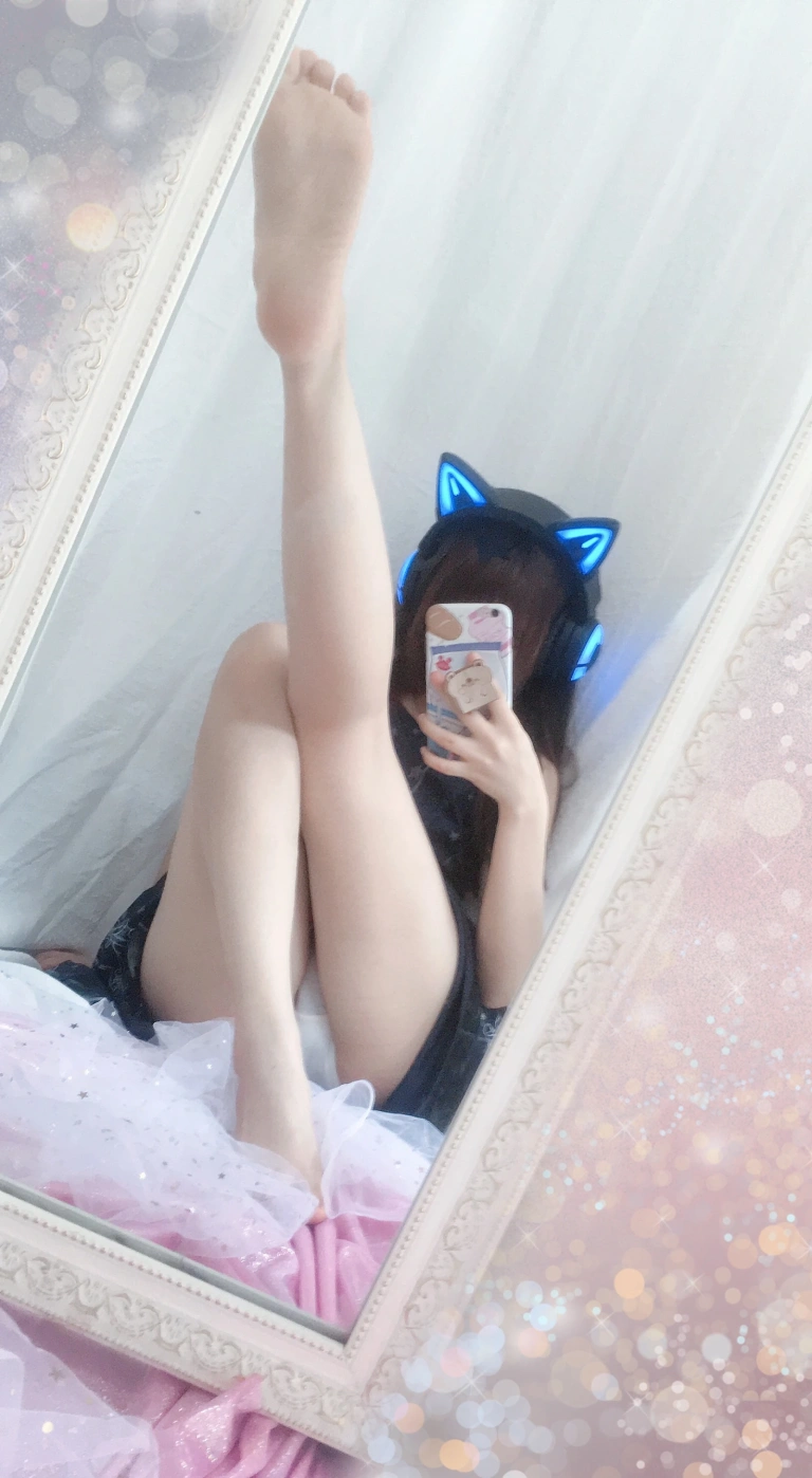 雪琪SAMA《自拍足控》主题写真：15张全套美图，含4个视频