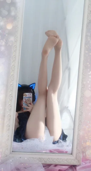 雪琪SAMA《自拍足控》主题写真：15张全套美图，含4个视频