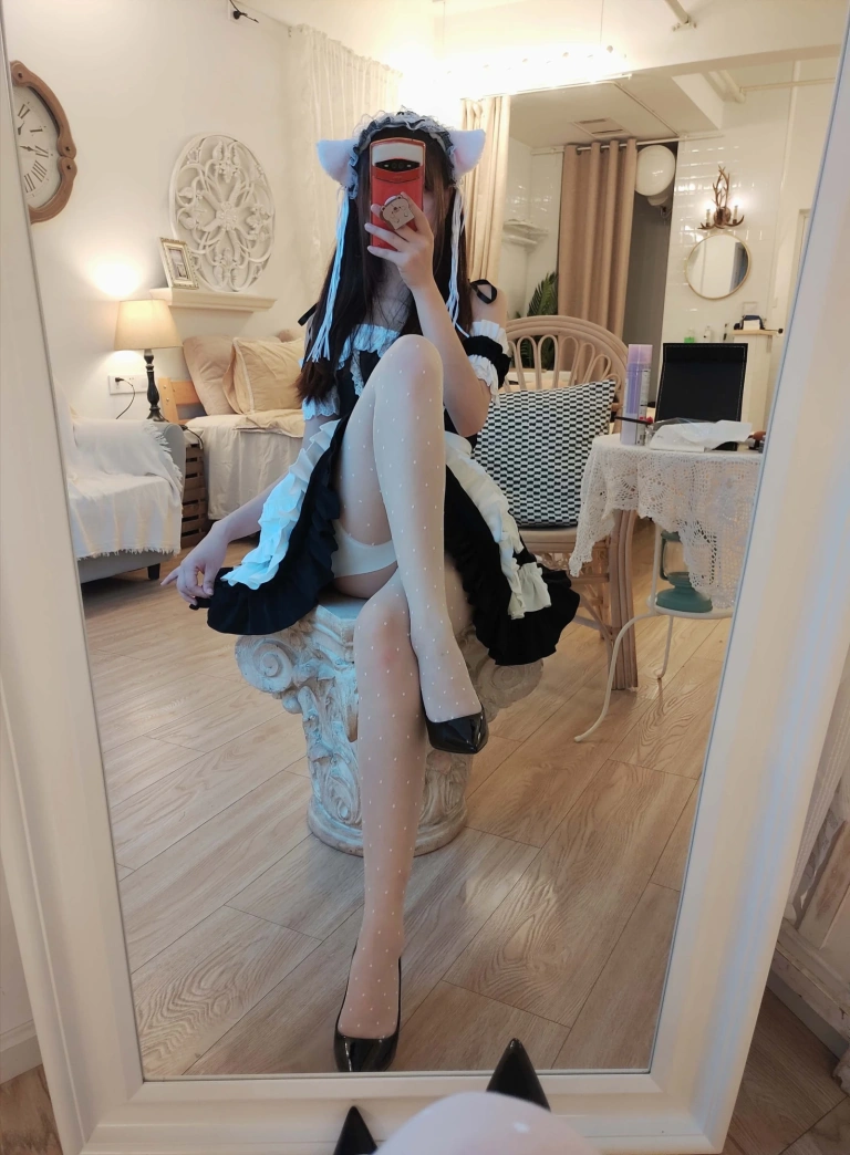 雪琪SAMA《对镜女仆》主题写真：28张全套美图，含2个视频